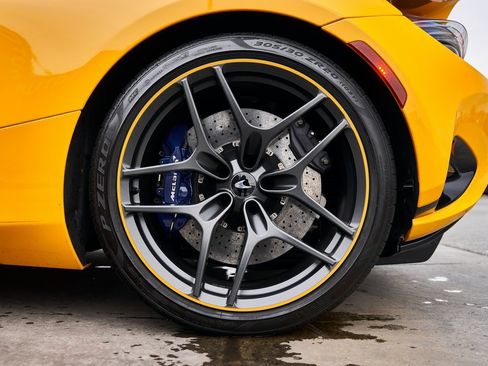 Used 2024 McLaren 750S image 24