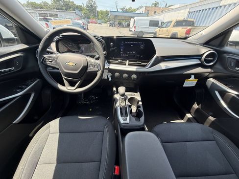 New 2026 Chevrolet Trax LS w/ LS Convenience Package FWD image 23