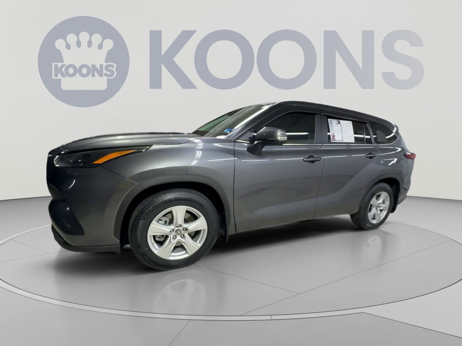 Used 2023 Toyota Highlander LE AWD/4WD image 5