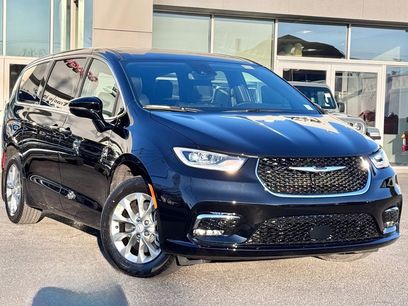 New 2026 Chrysler Pacifica Select