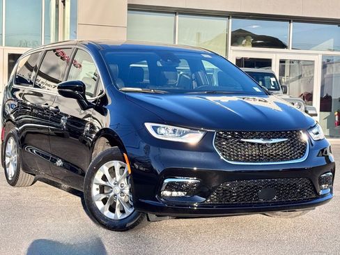New 2026 Chrysler Pacifica Select AWD/4WD image 1
