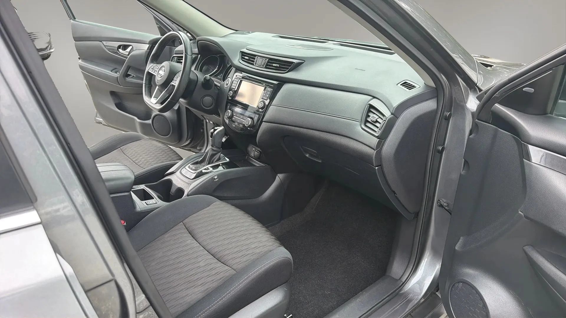 Used 2017 Nissan Rogue SV AWD/4WD image 32