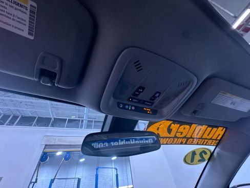 Used 2021 Chevrolet Malibu LT FWD image 32