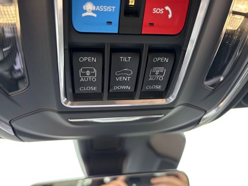 New 2025 Jeep Grand Cherokee Limited w/ Trailer Tow Package image 18