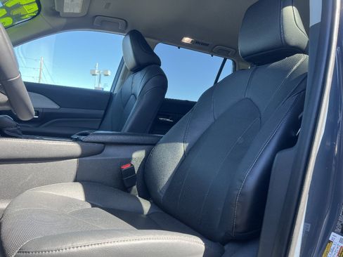 Used 2024 Toyota Grand Highlander Limited AWD/4WD image 35