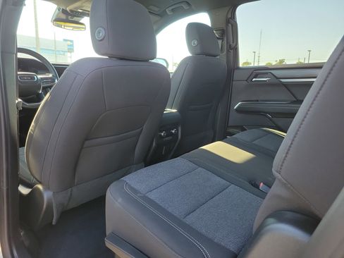 Used 2025 GMC Acadia Elevation FWD image 12