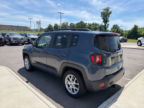 Used 2021 Jeep Renegade Latitude AWD/4WD image 2