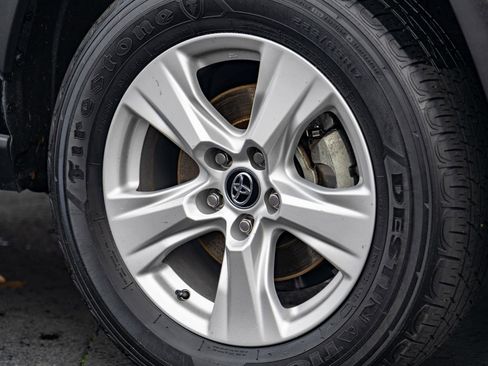 Used 2020 Toyota RAV4 XLE image 6