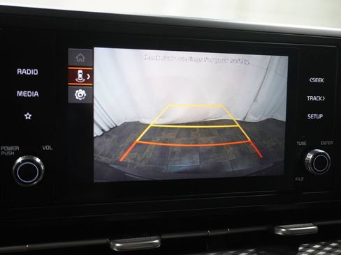 Used 2024 Kia Carnival LX FWD image 25
