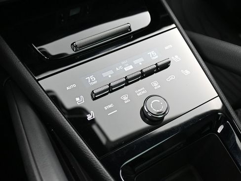 Certified 2024 Porsche Cayenne Coupe AWD/4WD image 22