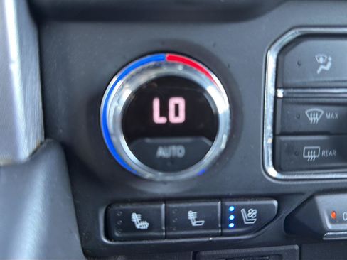 Used 2021 GMC Yukon XL SLT w/ SLT Premium Package RWD image 18