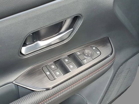Used 2025 Nissan Kicks SR FWD image 17
