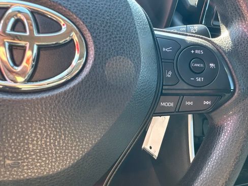 Used 2022 Toyota RAV4 LE w/ Carpet Mat Package (TMS) AWD/4WD image 18