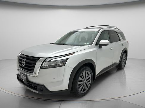 Used 2024 Nissan Pathfinder SL w/ SL Premium Package AWD/4WD image 3