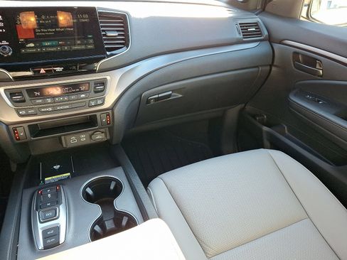 Certified 2024 Honda Passport EX-L image 16
