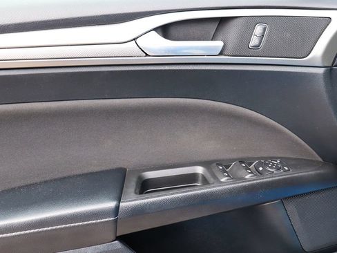 Used 2019 Ford Fusion SE FWD image 37