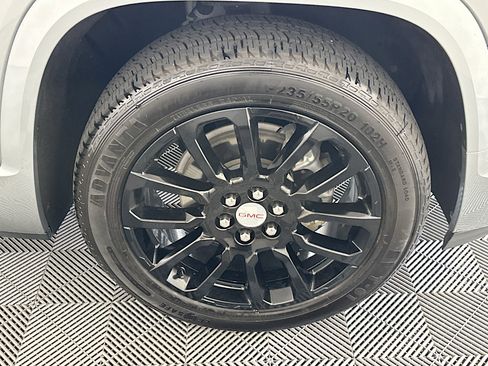 Used 2023 GMC Acadia Denali w/ Denali Technology Package FWD image 11