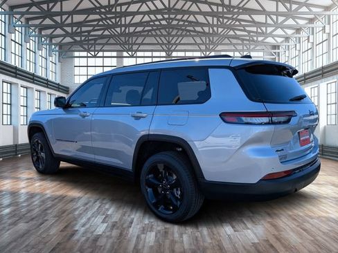Used 2025 Jeep Grand Cherokee L Limited w/ Luxury Tech Group II AWD/4WD image 5