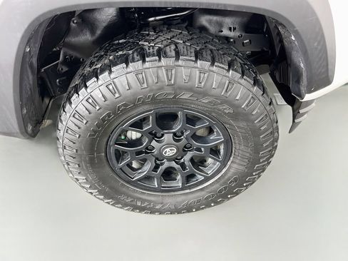 Used 2022 Toyota Tacoma SR w/ SX Package RWD image 33