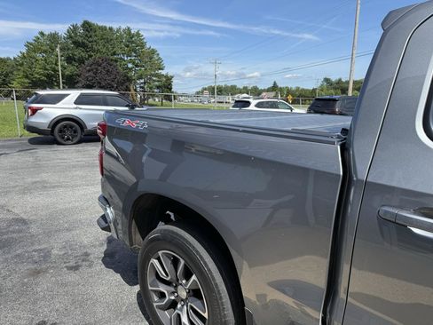 Used 2021 Chevrolet Silverado 1500 LT w/ Convenience Package II AWD/4WD image 7