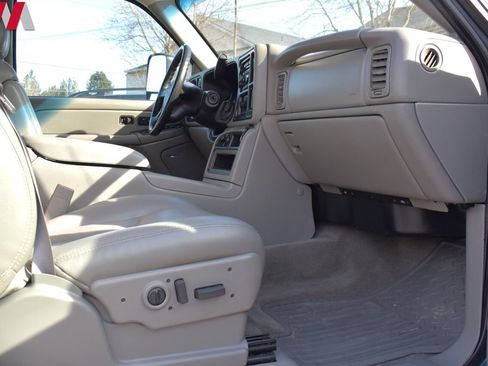 Used 2006 Chevrolet Silverado 2500 LT w/ Heavy-Duty Power Package image 22