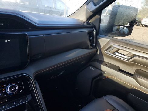 Used 2024 GMC Sierra 2500 AT4 w/ AT4 Premium Plus Package AWD/4WD image 26
