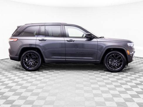 Used 2025 Jeep Grand Cherokee Summit AWD/4WD image 6