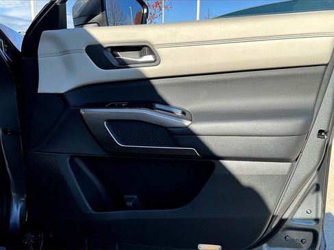 Used 2022 Nissan Pathfinder Platinum w/ Cargo Package image 26