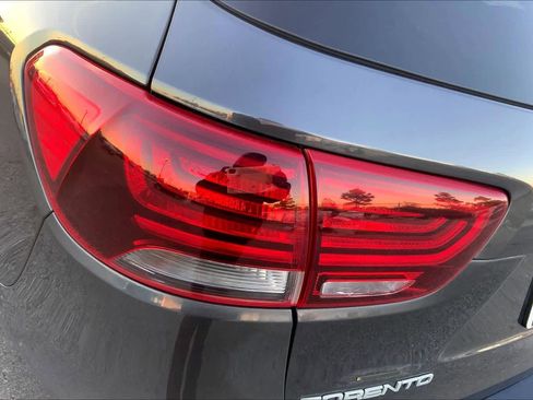 Used 2019 Kia Sorento LX w/ LX Convenience Package image 27