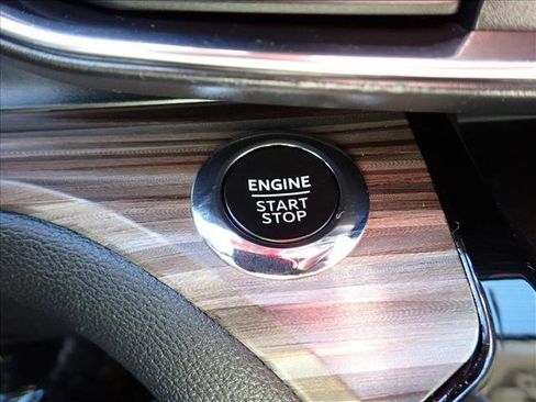 Used 2023 Ford Explorer Limited image 22