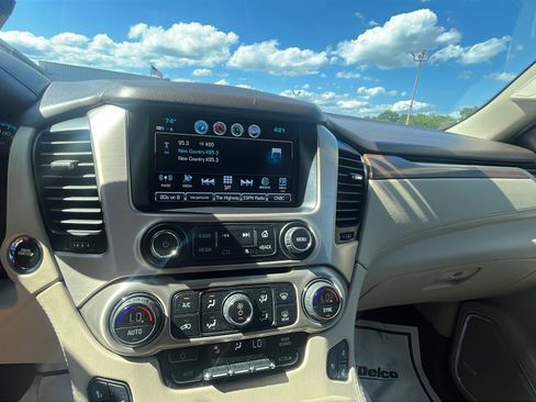 Used 2020 GMC Yukon Denali w/ Denali Premium Package AWD/4WD image 14