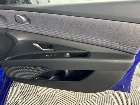 Used 2025 Hyundai Elantra Limited image 30