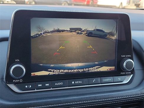 Used 2023 Nissan Rogue SV image 17