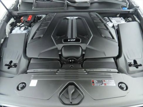 New 2025 Bentley Bentayga image 30