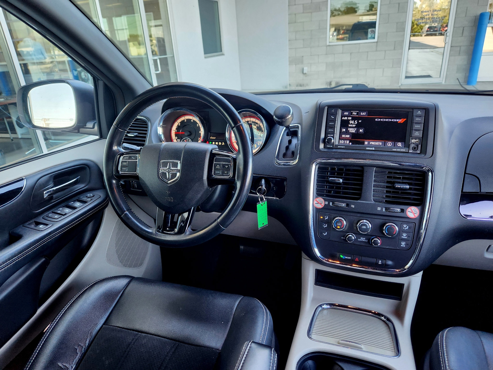Used 2019 Dodge Grand Caravan SXT FWD image 3