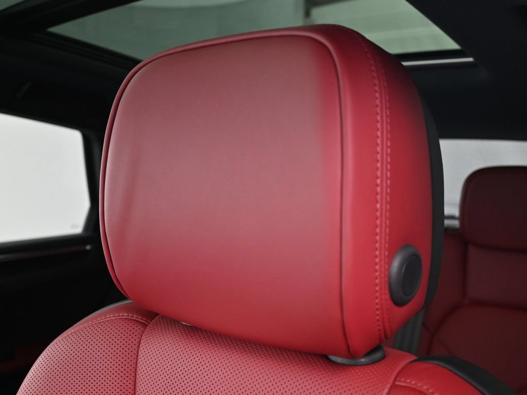 Used 2026 Porsche Macan AWD/4WD image 20