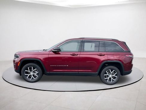 Certified 2023 Jeep Grand Cherokee Limited w/ Luxury Tech Group II AWD/4WD image 4