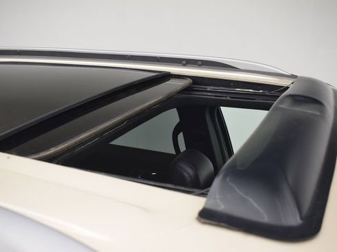 Used 2017 Ford Explorer XLT w/ Equipment Group 202A image 17