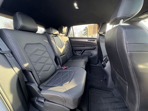 Used 2024 Volkswagen Atlas Cross Sport SE image 35