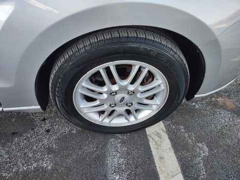 Used 2009 Ford Focus SE image 27