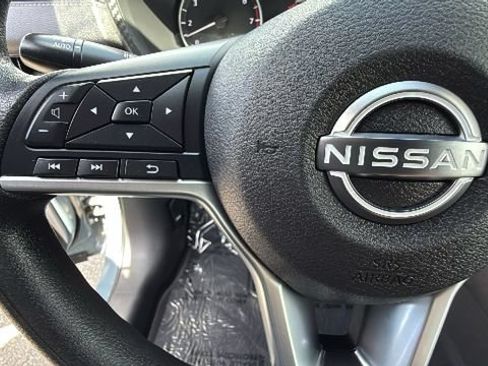 Used 2025 Nissan Sentra SV FWD image 17
