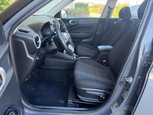 Used 2025 Hyundai Venue SEL image 28