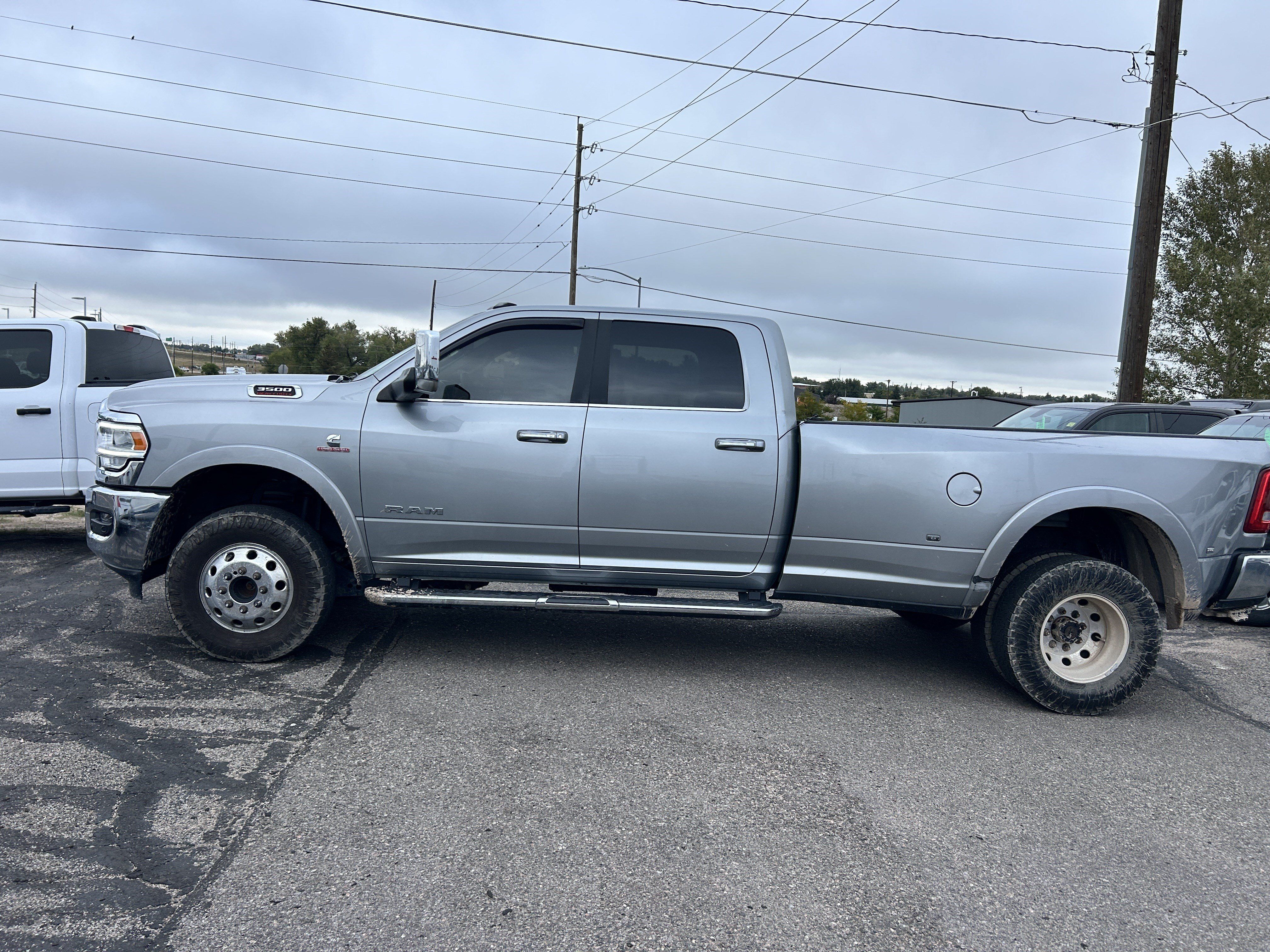 Used 2022 RAM 3500 Laramie AWD/4WD image 3