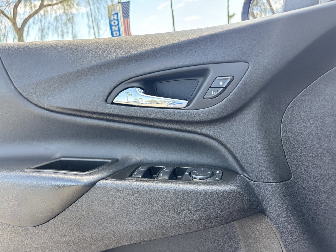Used 2024 Chevrolet Equinox LT FWD image 19