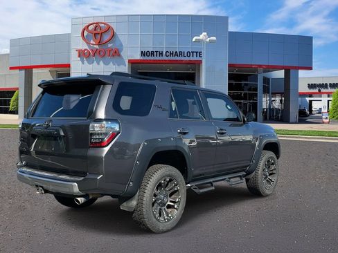 Used 2020 Toyota 4Runner TRD Off-Road AWD/4WD image 7