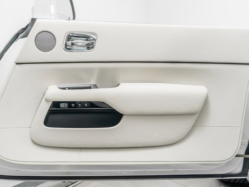 Used 2020 Rolls-Royce Dawn RWD image 44