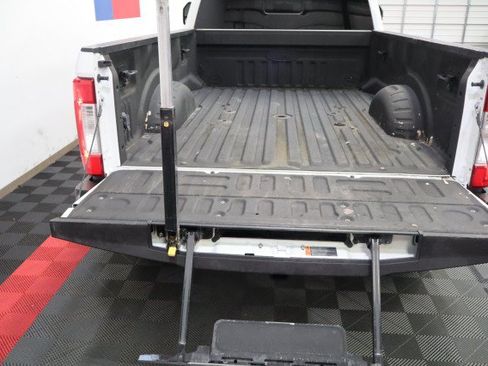 Used 2018 Ford F250 XLT w/ XLT Premium Package AWD/4WD image 32