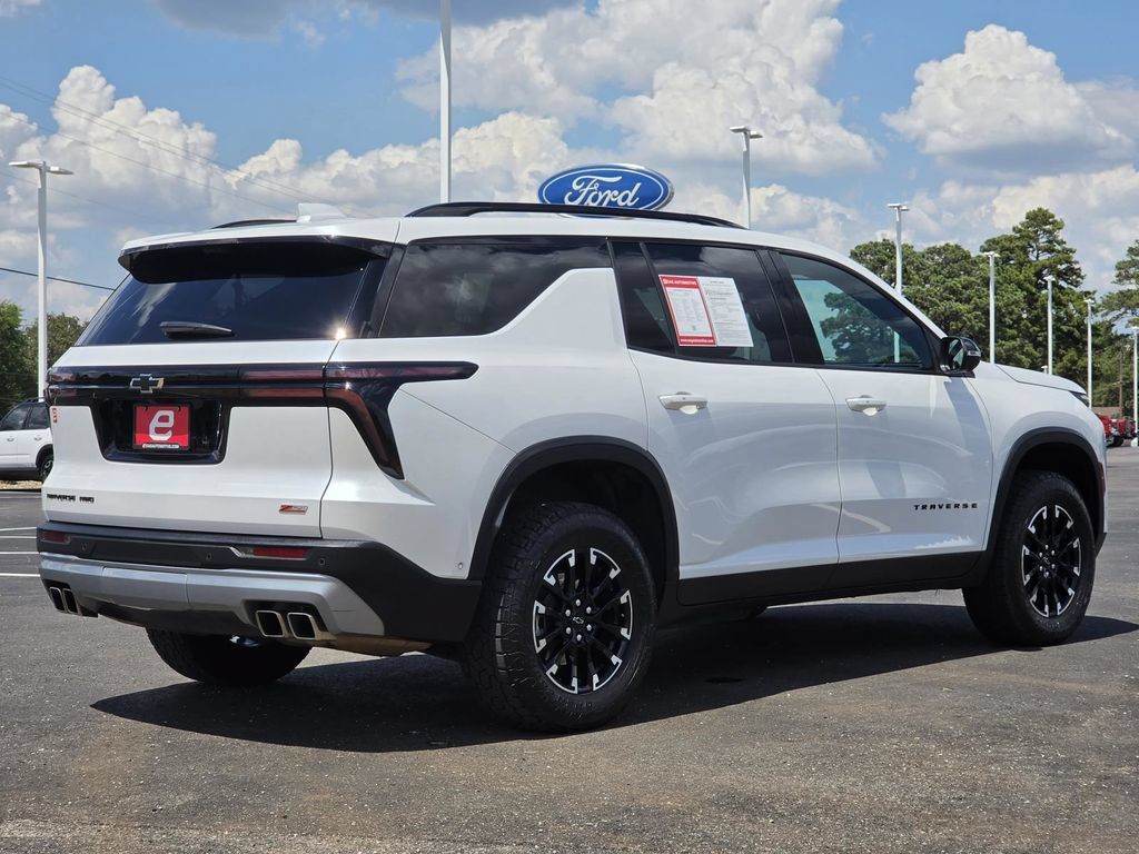 Used 2024 Chevrolet Traverse Z71 w/ Enhanced Driving Package AWD/4WD image 8