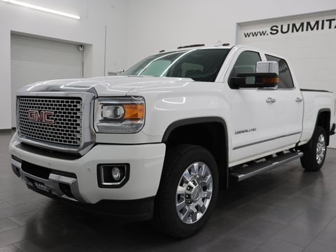 Used 2016 GMC Sierra 2500 Denali w/ Duramax Plus Package AWD/4WD image 7