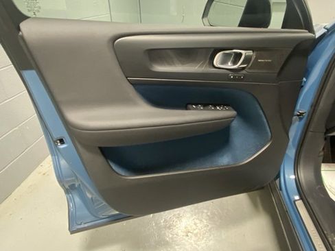 Used 2023 Volvo C40 P8 Recharge Ultimate image 6